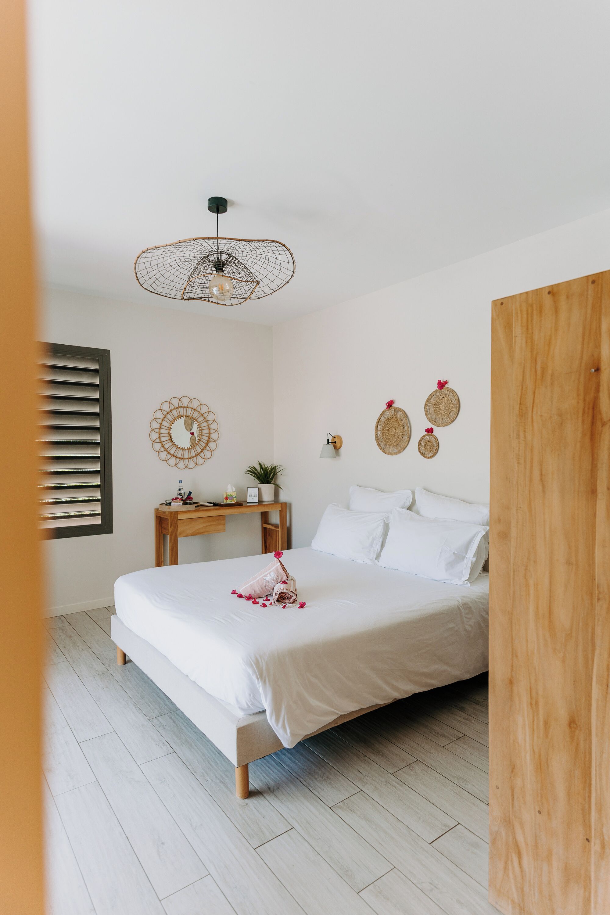 مكواة/لوح كي وواي فاي مجانًا وتسهيلات لدخول الكراسي المتحركة