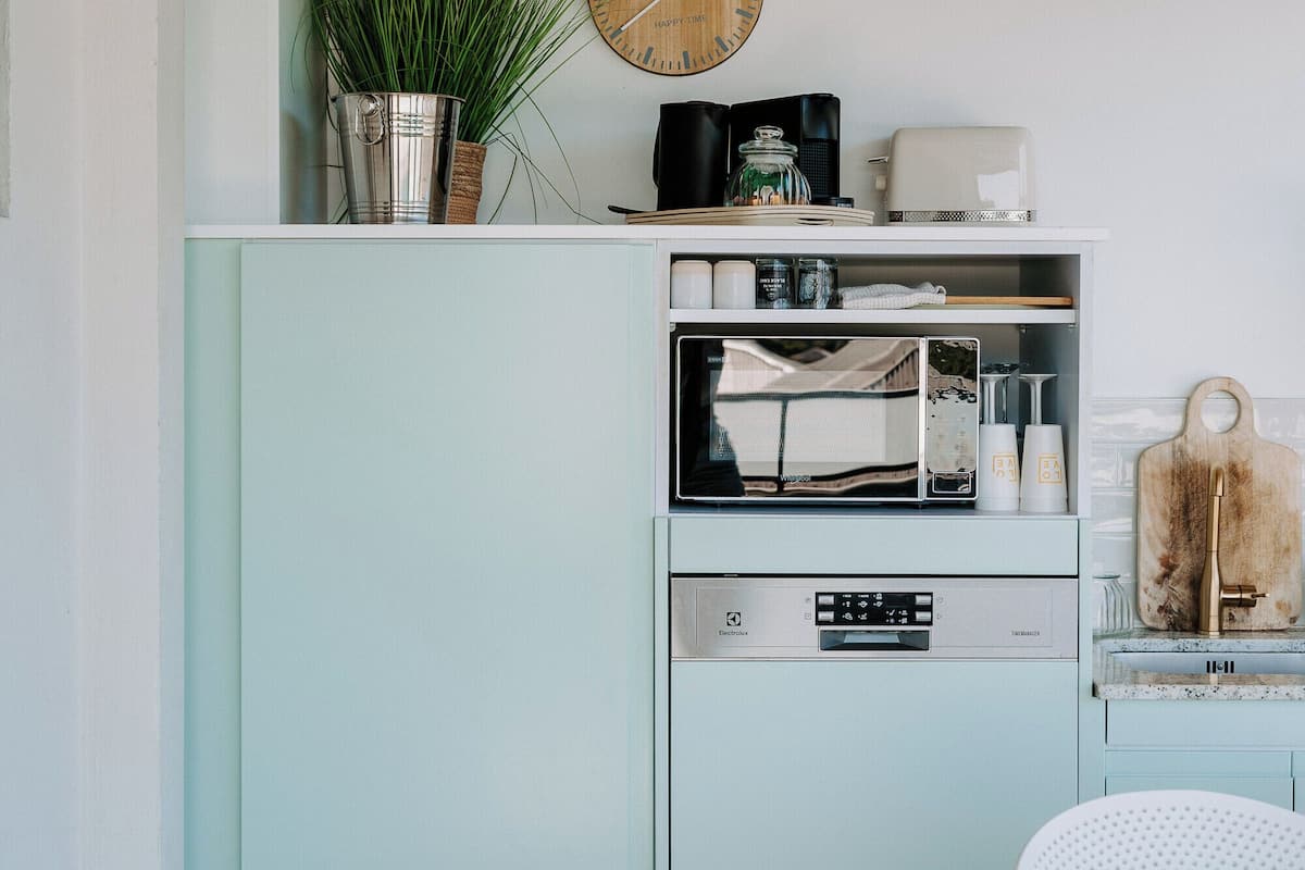 Monolocale comfort, vista collina | Cucina privata | Piano cottura, lavastoviglie, macchina per caffè espresso