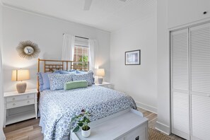 1 slaapkamer, een strijkplank/strijkijzer, gratis wifi, beddengoed