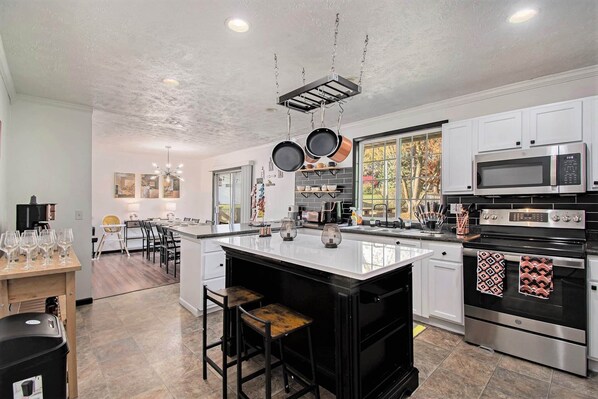 Fridge, stovetop