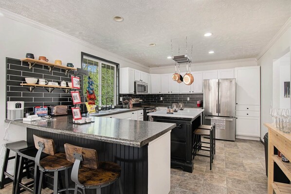 Fridge, stovetop