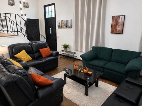 Modern Rustic Retreat | Game Room, Gym, Wet Bar, 4 TVs, Coff