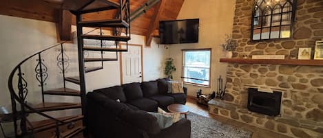 Televisión y chimenea