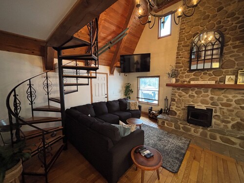 Swiss Miss Pet-Friendly A-Frame only 6 Minutes from downtown Ellicottville!