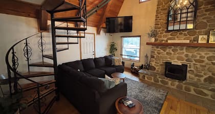 Swiss Miss Pet-Friendly A-Frame only 6 Minutes from downtown Ellicottville!
