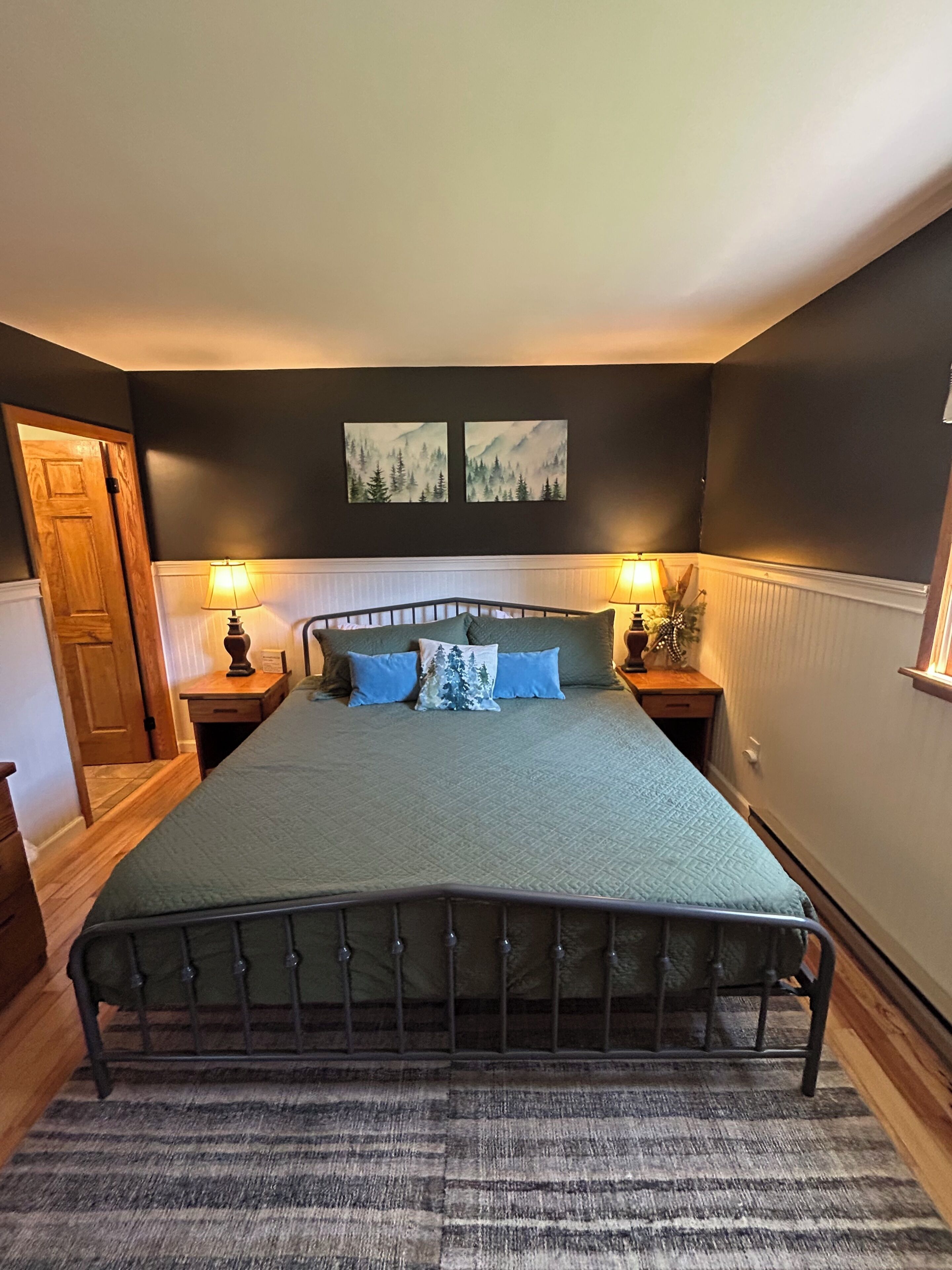 4 bedrooms, iron/ironing board, WiFi, bed sheets