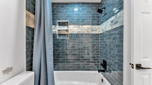 Shower, hair dryer, towels, soap - Lake, Pool, HotTub, Game Room, 8 Beds, Sleeps 17 (Winter Haven)
