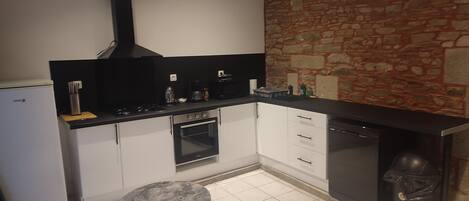 Frigorífic, microones, forn i placa de cuina