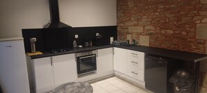 雪櫃、微波爐、焗爐、爐具