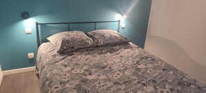 Lit de bébé portatif, accès au Wi-Fi (inclus)