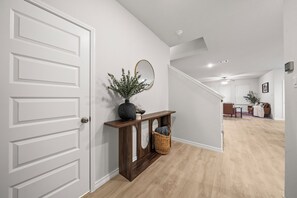 Interior - Luxurious 4 Bed Duplex Getaway in Denton TX. (Denton)