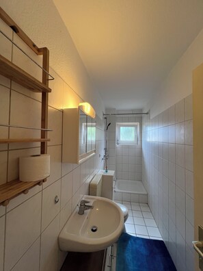 Dusche, Handtücher, Seife, Toilettenpapier