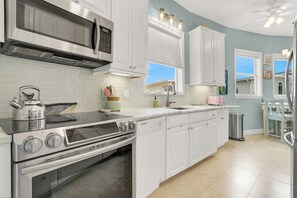 Fridge, microwave, oven, stovetop - The Mermaid House - Private Beach Access, Nettles Island, April Available! (Jensen Beach)