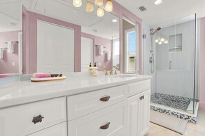 Shower, hair dryer, towels, soap - The Mermaid House - Private Beach Access, Nettles Island, April Available! (Jensen Beach)