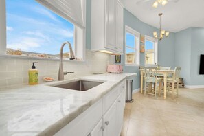 Coffee/tea maker, fridge, microwave, oven - The Mermaid House - Private Beach Access, Nettles Island, April Available! (Jensen Beach)