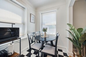 Dining - Explore Chicago! / King Bd near Train / Near Shops (Oak Park)