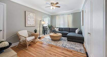 Explore Chicago! / King Bd near Train / Near Shops