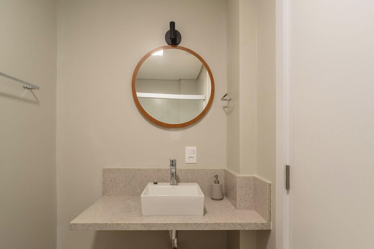 Basic Apartment | Bathroom