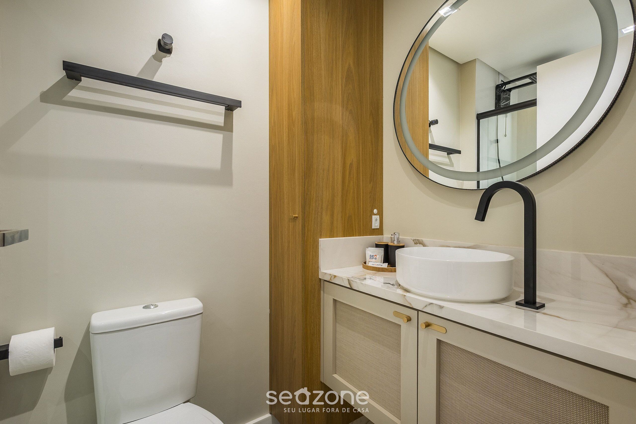 Basic Apartment | Bathroom