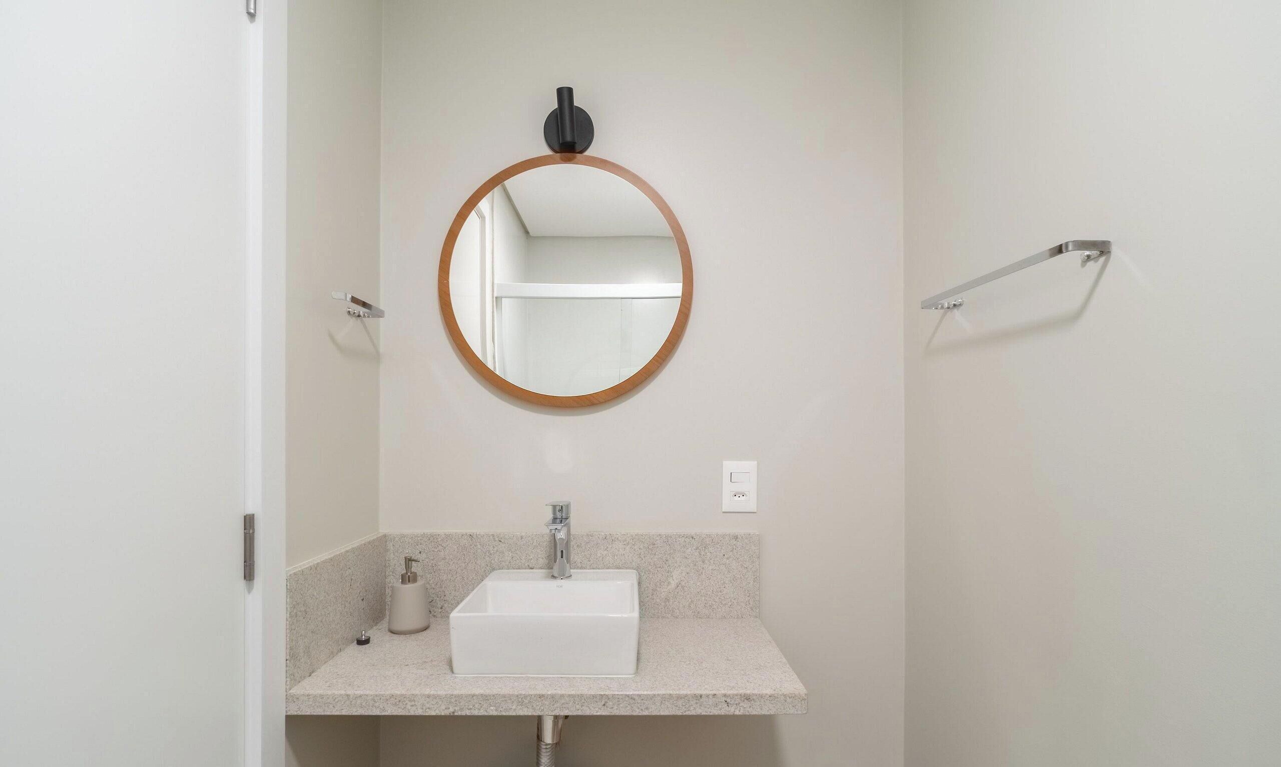 Basic Apartment | Bathroom