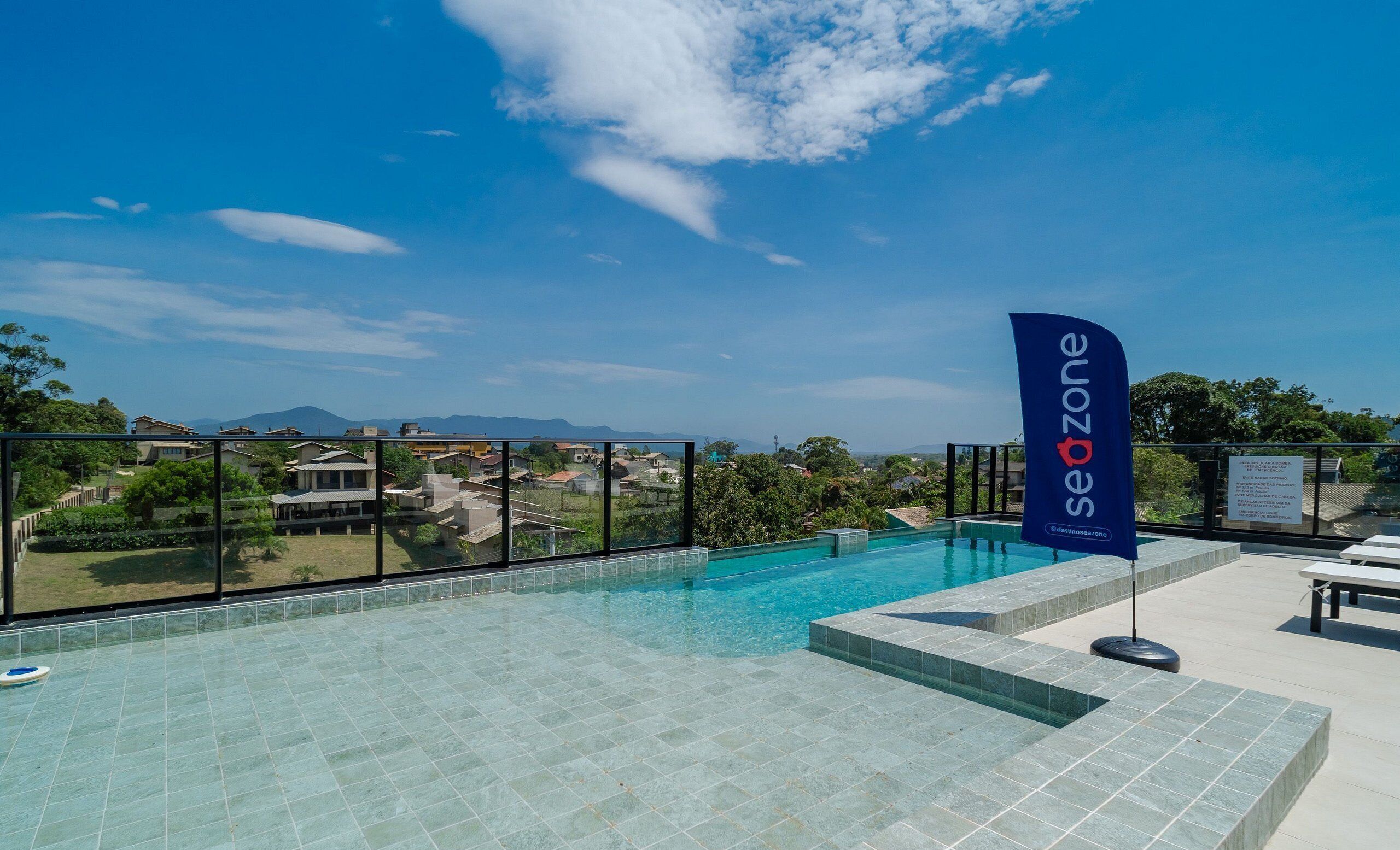 Kolam renang terbuka 