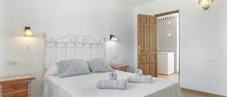 Iron/ironing board, free WiFi