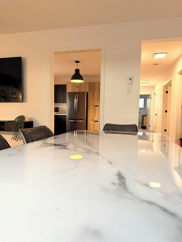 Modern Apartment–10 mins from Ottawa DT