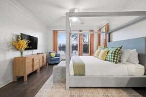 4 bedrooms, iron/ironing board, free WiFi, bed sheets - New! Lakefront-Sleeps 14-Hot Tub-Putting Green (Denver)