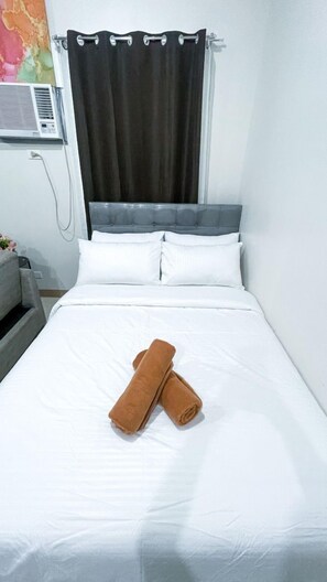 Iron/ironing board, bed sheets, wheelchair access - Your Relaxed Urban Retreat with Resort Amenities (Iloilo City)