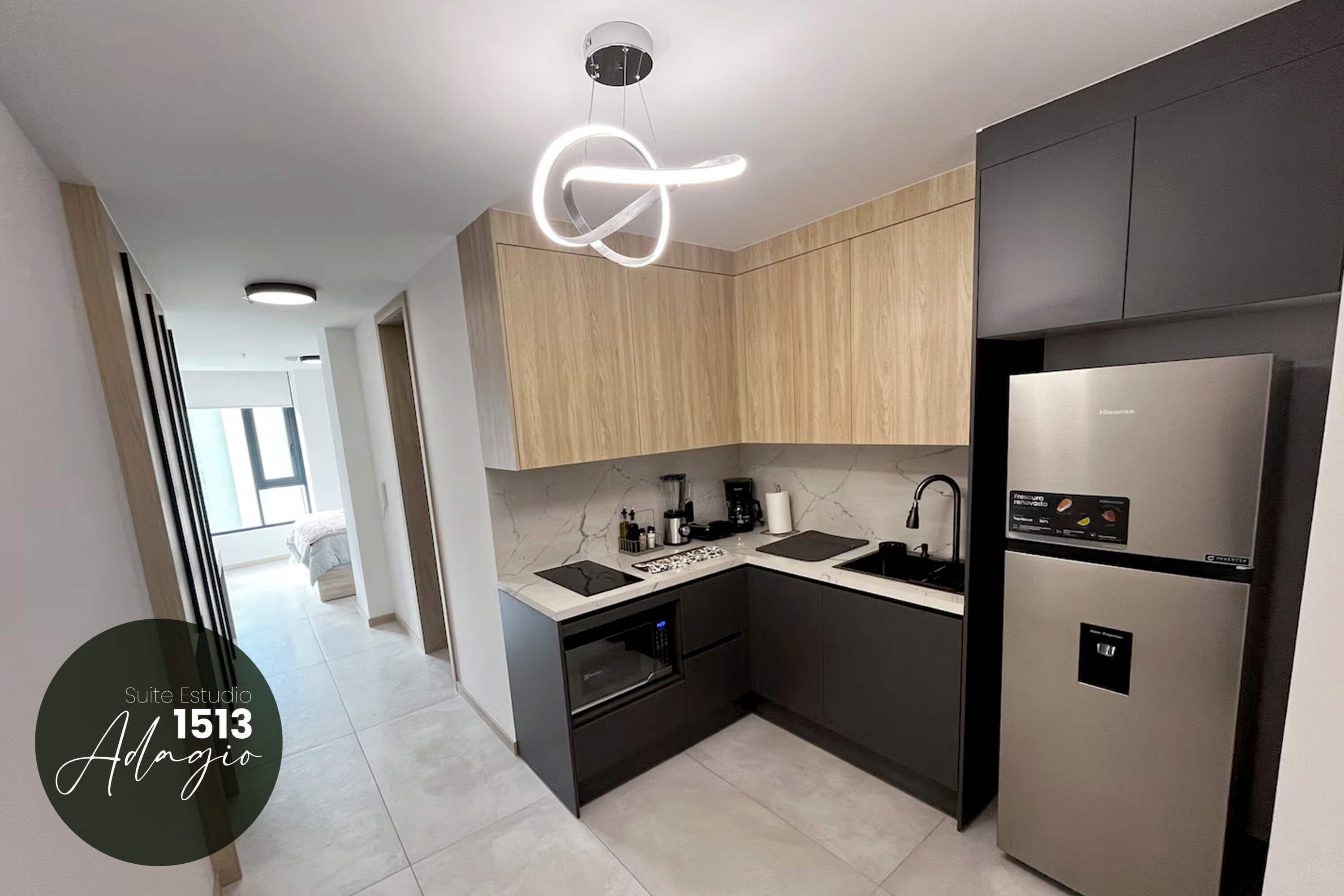 Frigorifero, microonde, piano cottura, macchina per tè/caffè