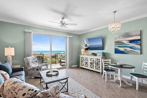 Smart TV, DVD player, books - Beach Resort 5th floor, zero depth pool, steps to the beach! (Miramar Beach)
