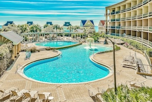 Pool - Beach Resort 5th floor, zero depth pool, steps to the beach! (Miramar Beach)