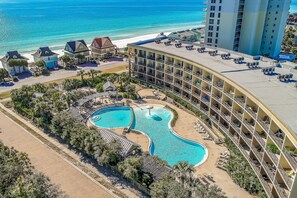 Pool - Beach Resort 5th floor, zero depth pool, steps to the beach! (Miramar Beach)