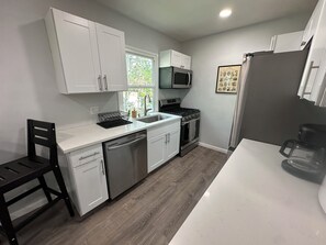 Microwave, oven, stovetop, dishwasher - Venice Rose Renovated 2BR Close to beach, shops, Whole Foods, Cafes (Los Angeles)