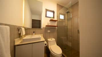 Hårføner, håndklær, såpe og sjampo