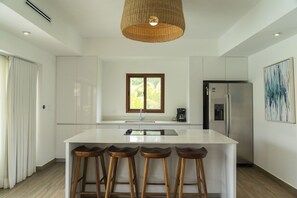 Private kitchen - New villa with pool access for 7 ppl and 2 BR (Monterrico)