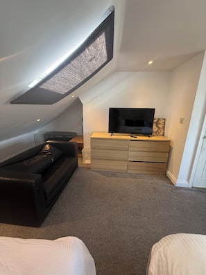 Comfort Quadruple Room - Bel Palace (Croydon)