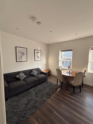 Deluxe Double Room - Bel Palace (Croydon)