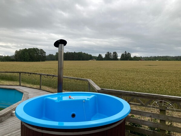 Seasonal outdoor pool - Madam Blås mysiga stugor  (Nossebro)