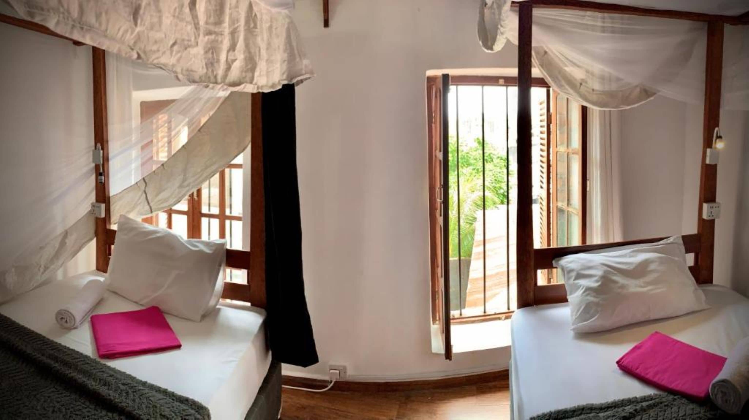 Dormitorio compartido básico, vista a la ciudad | Insonorización y wifi gratis 