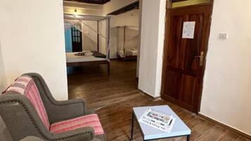 Family Room | Soundproofing, free WiFi