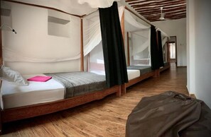 Habitación triple básica, vista a la ciudad | Insonorización y wifi gratis