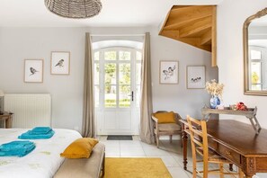 3 bedrooms, iron/ironing board, bed sheets