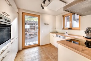 Refrigerador, horno, lavavajillas, cafetera/tetera