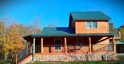 2 Bedboom Cabin Retreat w Scenic Views in Mark Twain National Forest