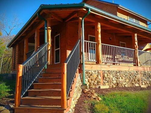 Bohio Retreat: 42 Acres 2B Steelville Cabin w creek