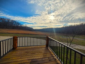 Terrace/patio - Bohío Retreat - Cabin and Creek View on 42 Acres (Steelville)