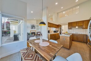 Dining - Spacious 4-bedroom house in serene Hercules (Hercules)