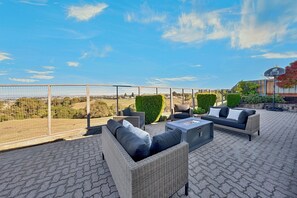 Terrace/patio - Spacious 4-bedroom house in serene Hercules (Hercules)