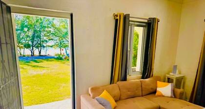 Cozy 1-bedroom apartment in charming James Cistern, Eleuthera near to the water.